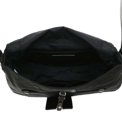 THE PREPPY NYLON MESSENGER